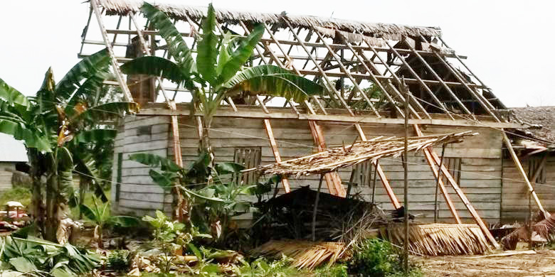 Rumah Warga Dua Desa Porak Poranda Dihajar Puting Beliung - Aksipost.com